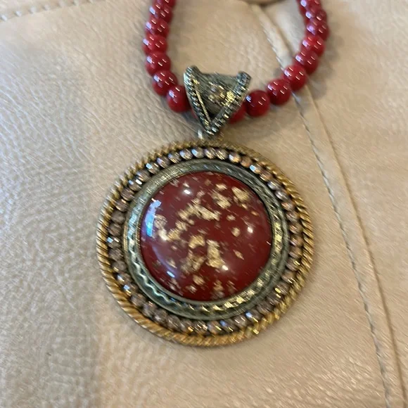 Vintage large medallion with red beaded necklace costume jewelry - Picture 3 of 6